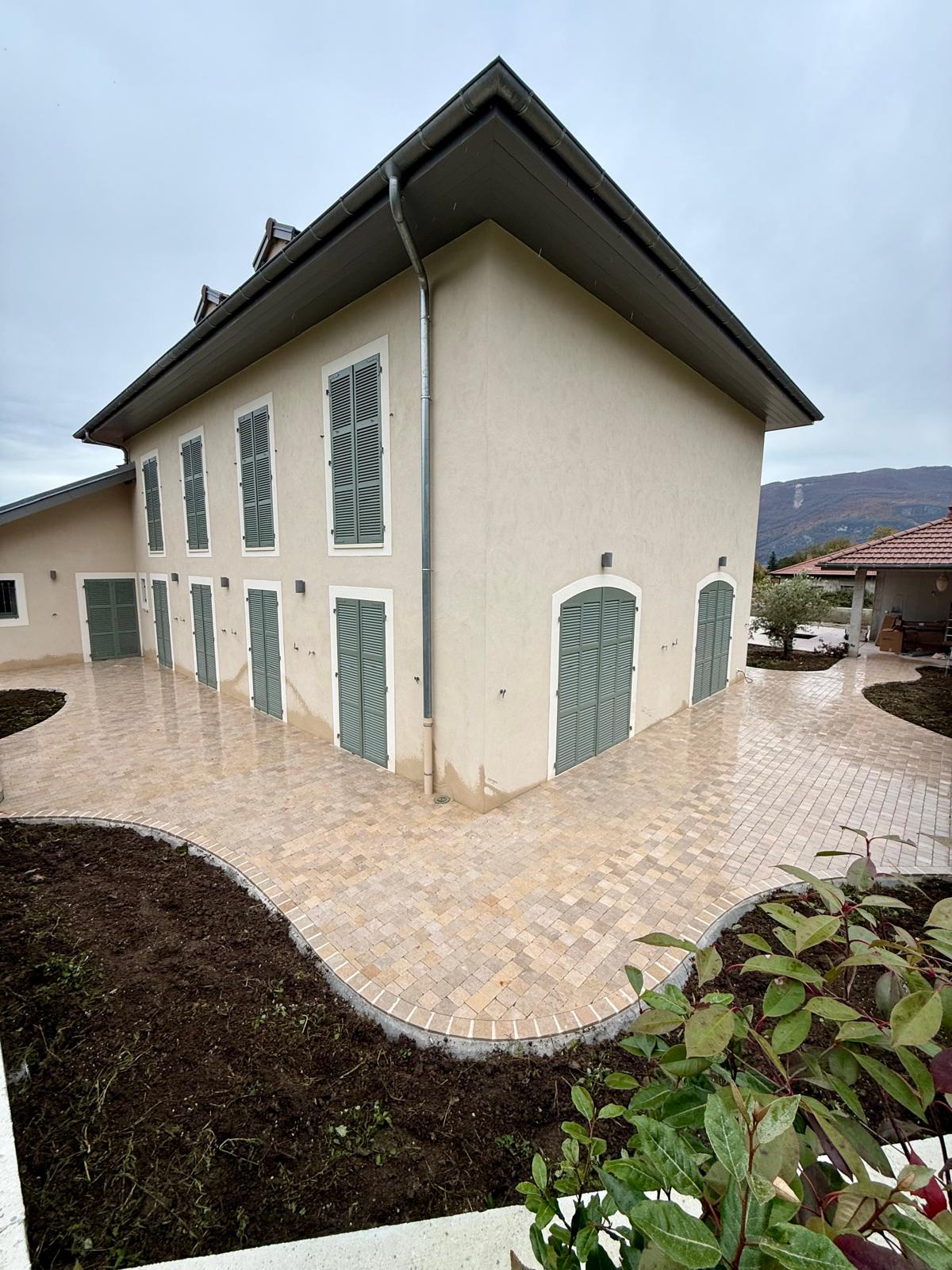 Tour de maison — Pavés & paysage